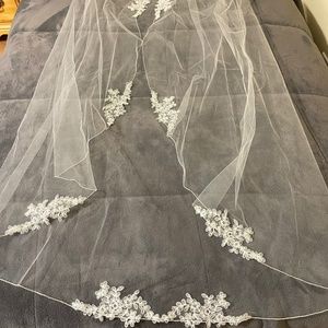 BelAire Bridal 1 Tier Waltz Length  Ivory Lace Edge Veil